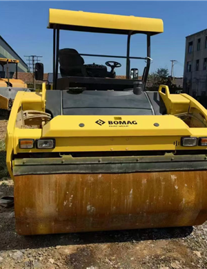 12 سنة BOMAG 203 مزدوجة الصلب عجلة واحدة الجدول