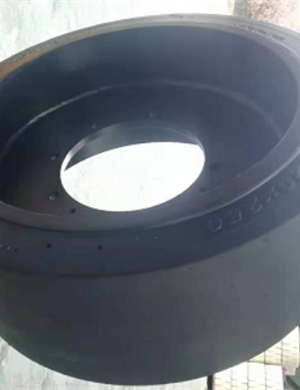 Wirtgen العجلات الأمامية ( بما في ذلك محور العجلة ) الجزء رقم 2149233