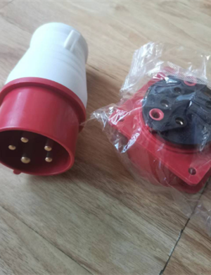 Vö pavers    Industrial plug and socket part number 2036155