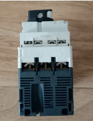 Vö pavers  Circuit breaker part number 2032282