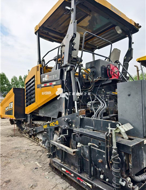 21 year Sany 90C8 telescopic plate paver, with a working time of over 2000 hours