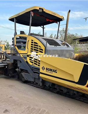 ​BOMAG 880C telescopic plate paver in 2021