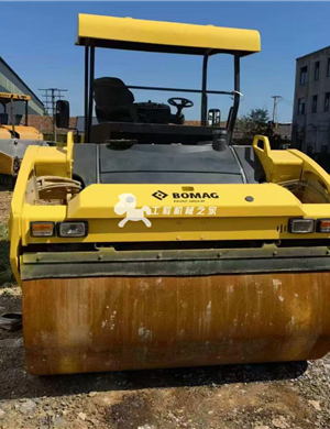 One BOMAG 203 double steel wheel in 2012