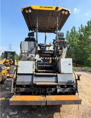In October 2021, XCMG 405 telescopic plate paver worked for over 2000 hours