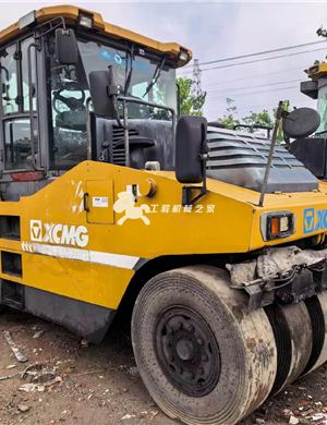 Sell one 2018 XCMG 303K rubber tire, with 90% new tires