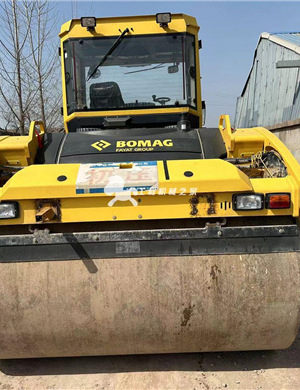 BOMAG   БМВ BW203AD - 4 Двойной стальной колесный каток