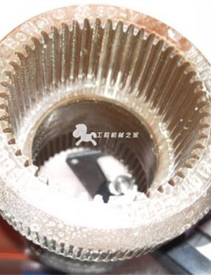 The right feeding drive shaft assembly of XCMG paver, part number 201027498, is not shown