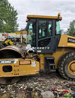 One XCMG 223JE single steel wheel, working for 4000 hours, with the original paint of the  