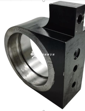  BOMAG scraper sprocket shaft middle bearing seat part number 83720585 