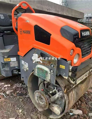 22 year Hummer 30 small steel wheels, 1500 hours, with edge cutter