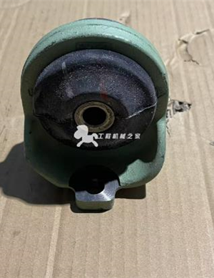   BOMAG engine foot pad part number 05713027  