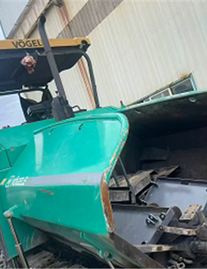 22 year old Sany 45C8 telescopic board paver, 620 hours