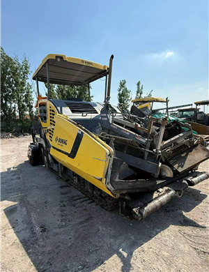 Bomag 880C telescopic plate paver in 2021, 2900 hours
