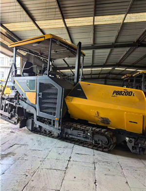 2021 Volvo 6820DL telescopic plate paver