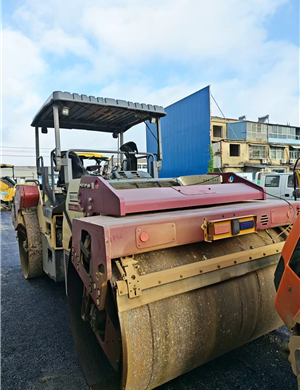 21 year Danapak 6200 dual steel wheels, high-end with wrong wheels, 1390 hours