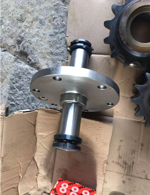 XCMG paver agitates the lower sprocket intermediate shaft part number A1631782248 